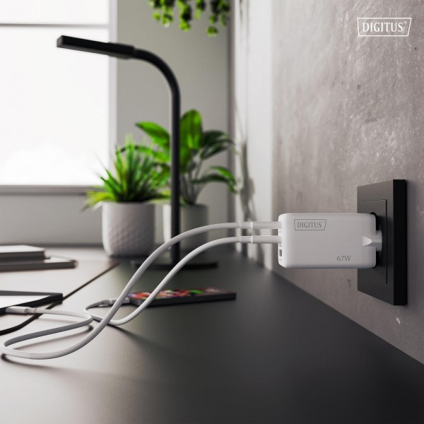 Зарядний пристрій Digitus 2xUSB-C + 1xUSB 67W GaN (DA-10303)